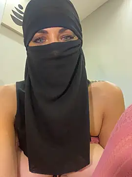 Snapshot of Amberonee31 chatting on February 6, 2025, 9:28 pm Amberonee31 online show from February 6, 2025, 9:28 pm