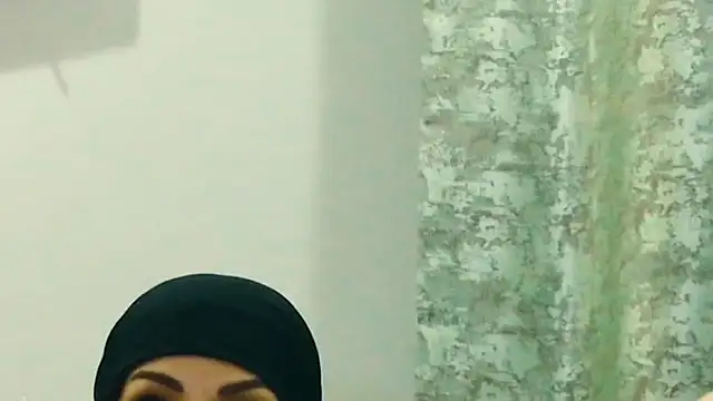 Snapshot of Amberonee31 chatting on March 6, 2025, 11:42 pm Amberonee31 online show from March 6, 2025, 11:42 pm