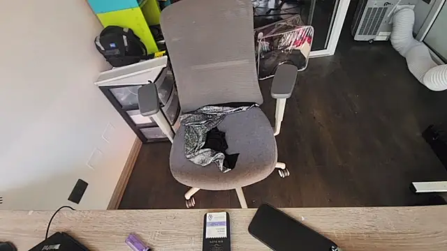 estivalia xxx online show from April 13, 2026, 7:51 pm