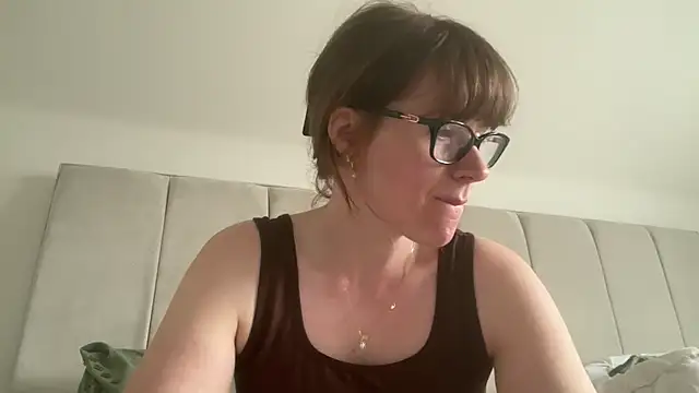 redheadrosie69 online show from May 4, 2026, 8:17 am
