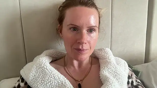 redheadrosie69 online show from September 23, 2025, 8:54 am