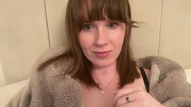redheadrosie69 online show from April 10, 2026, 7:54 pm