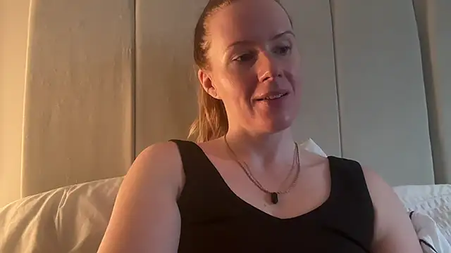 redheadrosie69 online show from October 3, 2025, 7:10 am