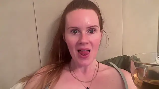 redheadrosie69 online show from September 24, 2025, 7:09 pm