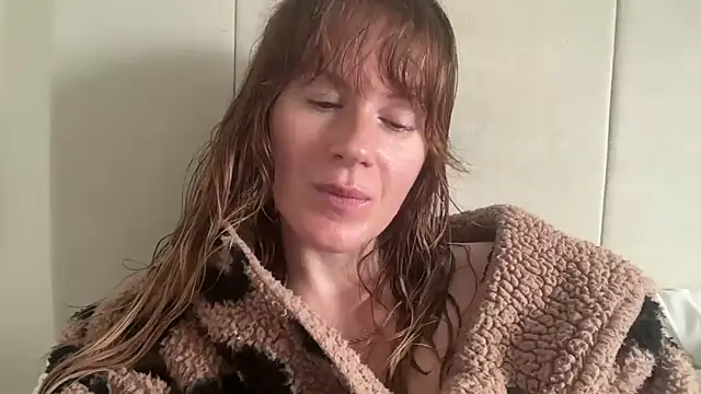 redheadrosie69 online show from October 8, 2025, 9:00 am