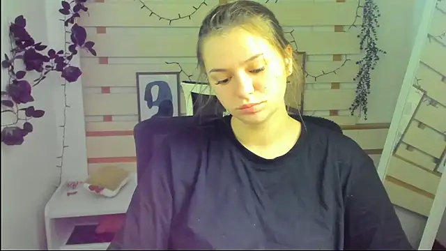 Snapshot of Josephine_Kiss chatting on April 17, 2026, 7:33 am Josephine Kiss online show from April 17, 2026, 7:33 am