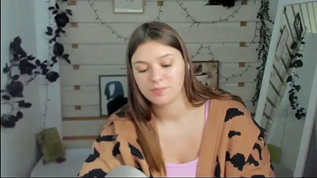 Snapshot of Josephine_Kiss chatting on April 6, 2026, 12:28 pm Josephine Kiss online show from April 6, 2026, 12:28 pm