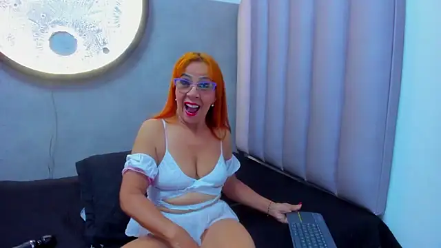 Snapshot of SussanMilf_ chatting on May 11, 2026, 11:00 am SussanMilf online show from May 11, 2026, 11:00 am