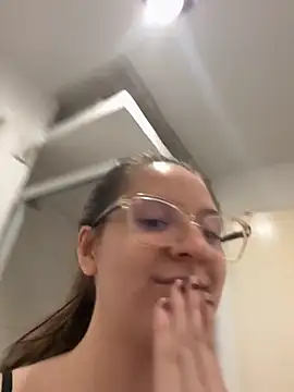 Snapshot of livgomez chatting on October 2, 2025, 11:19 pm livgomez online show from October 2, 2025, 11:19 pm