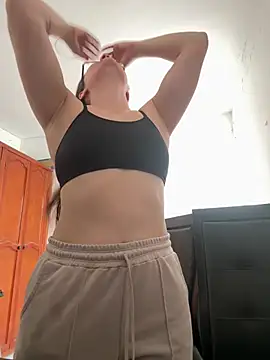 Snapshot of livgomez chatting on February 23, 2025, 6:45 pm livgomez online show from February 23, 2025, 6:45 pm