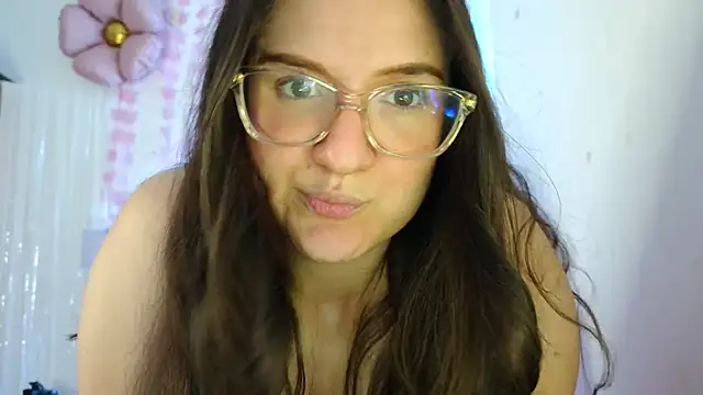 Snapshot of livgomez chatting on September 14, 2025, 3:01 pm livgomez online show from September 14, 2025, 3:01 pm