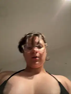 Snapshot of livgomez chatting on January 7, 2025, 12:24 am livgomez online show from January 7, 2025, 12:24 am