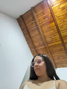 Snapshot of livgomez chatting on February 27, 2025, 2:14 am livgomez online show from February 27, 2025, 2:14 am