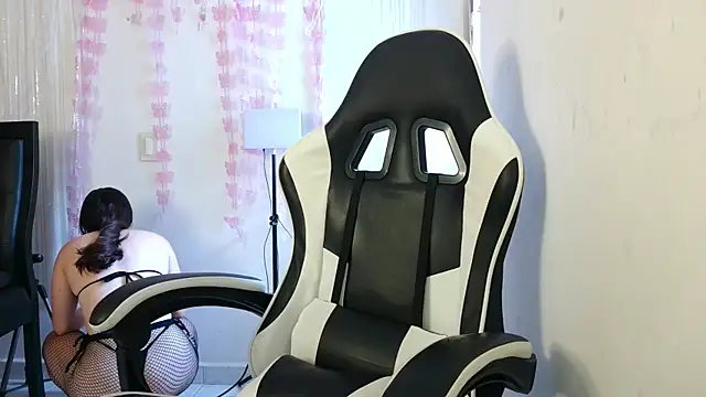 Snapshot of livgomez chatting on September 19, 2025, 1:37 pm livgomez online show from September 19, 2025, 1:37 pm