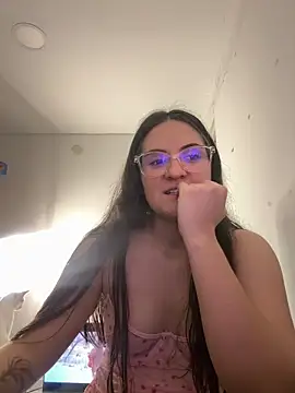 Snapshot of livgomez chatting on February 26, 2025, 1:36 am livgomez online show from February 26, 2025, 1:36 am