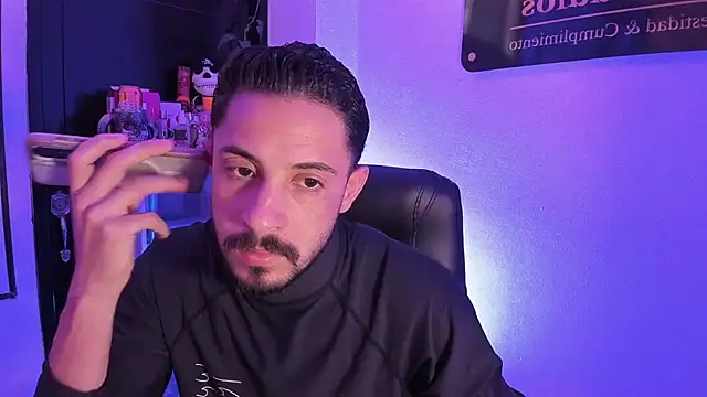 Snapshot of Erick_Wall chatting on June 1, 2026, 8:30 pm Erick Wall online show from June 1, 2026, 8:30 pm