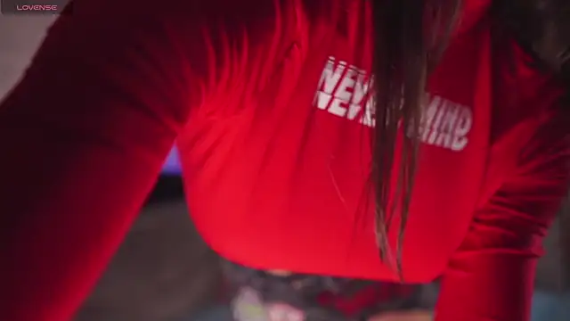 Snapshot of Lady3Holes chatting on November 30, 2025, 9:48 pm Lady3Holes online show from November 30, 2025, 9:48 pm