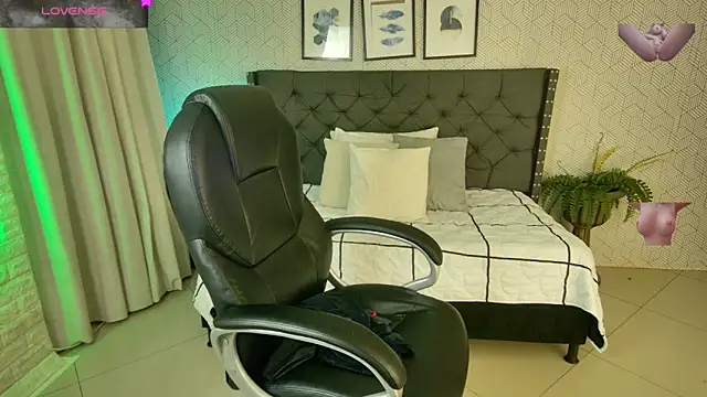 Snapshot of sussy__stone chatting on December 23, 2024, 12:41 pm sussy stone online show from December 23, 2024, 12:41 pm