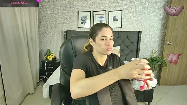 Snapshot of sussy__stone chatting on December 27, 2024, 12:34 pm sussy stone online show from December 27, 2024, 12:34 pm