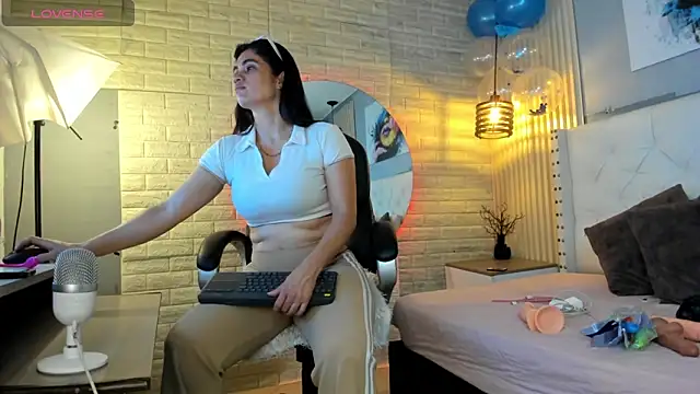 Snapshot of sussy__stone chatting on June 13, 2026, 11:52 am sussy stone online show from June 13, 2026, 11:52 am