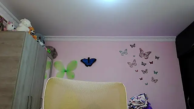 caroline jonson online show from November 21, 2025, 9:25 pm