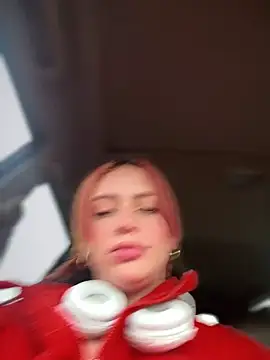 Lorraine Leon online show from December 7, 2024, 8:00 pm