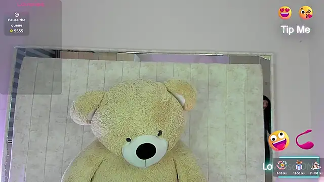 Snapshot of Danna_777_ chatting on December 5, 2025, 12:10 am Danna 777 online show from December 5, 2025, 12:10 am