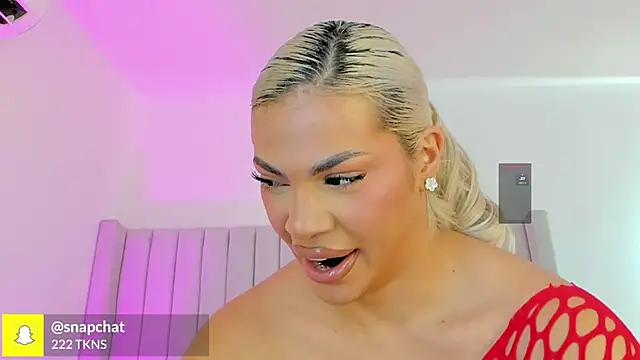 Snapshot of Shelynna_azzul chatting on November 11, 2025, 8:14 pm Shelynna azzul online show from November 11, 2025, 8:14 pm