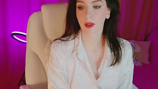 Snapshot of AndreaAshton chatting on December 5, 2024, 2:17 pm AndreaAshton online show from December 5, 2024, 2:17 pm