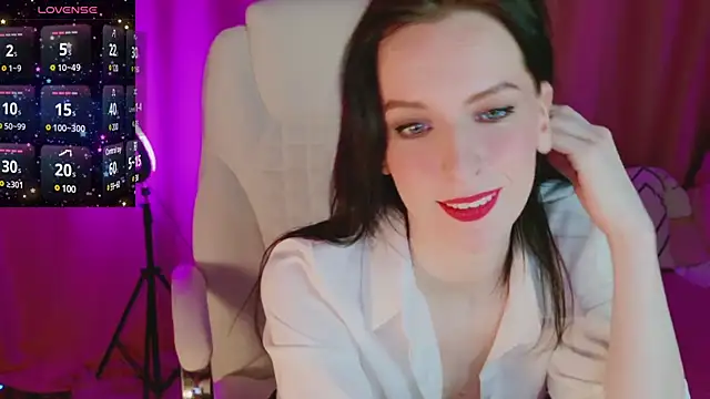 Snapshot of AndreaAshton chatting on March 20, 2025, 4:42 pm AndreaAshton online show from March 20, 2025, 4:42 pm