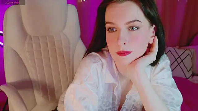 Snapshot of AndreaAshton chatting on December 16, 2024, 5:22 pm AndreaAshton online show from December 16, 2024, 5:22 pm