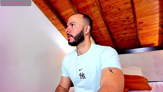 Tom Bailey online show from October 25, 2025, 12:50 pm