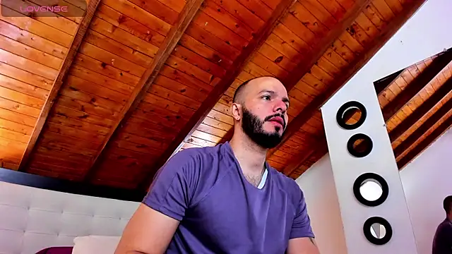 Tom Bailey online show from December 5, 2025, 12:48 pm