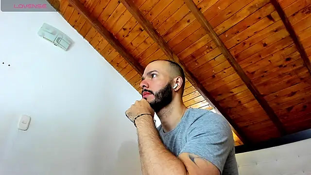 Tom Bailey online show from December 2, 2025, 12:29 pm