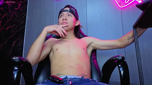 kevinbigcokc18 online show from November 19, 2025, 5:29 am