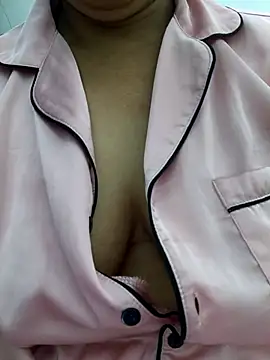 Lanyingxin18 online show from May 7, 2026, 7:12 am