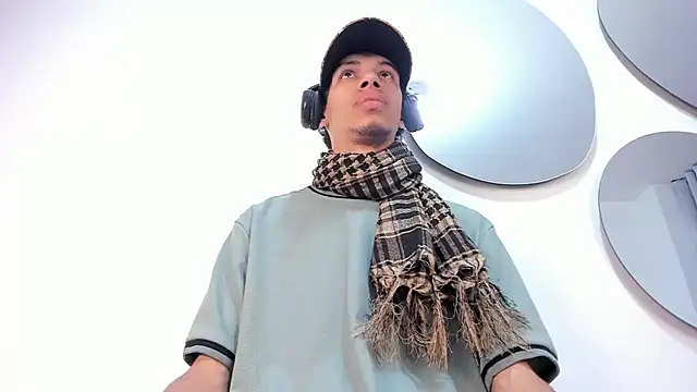 Snapshot of TomyMosterCock chatting on January 3, 2025, 2:10 am TomyMosterCock online show from January 3, 2025, 2:10 am