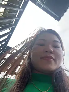 Snapshot of Emily_9xx chatting on March 15, 2026, 3:46 am Emily 9xx online show from March 15, 2026, 3:46 am