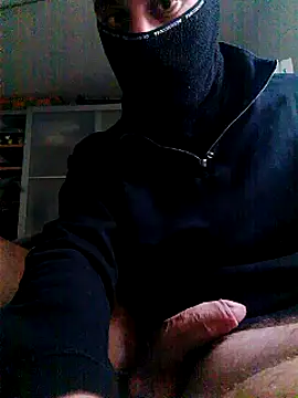 Snapshot of bearguy998 chatting on December 20, 2024, 9:54 am bearguy998 online show from December 20, 2024, 9:54 am