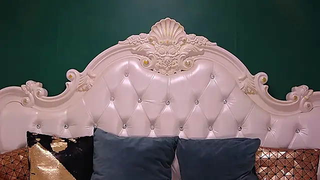 ArielBurn online show from October 18, 2025, 8:44 pm