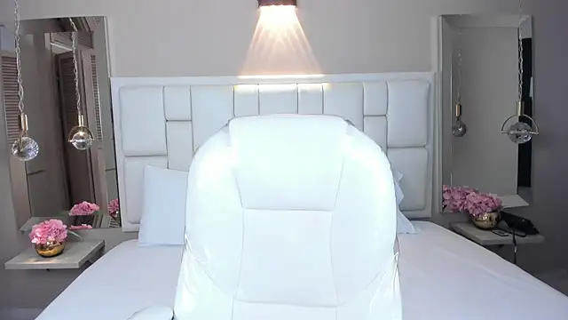 Snapshot of JessyEvans chatting on November 19, 2025, 7:36 pm JessyEvans online show from November 19, 2025, 7:36 pm