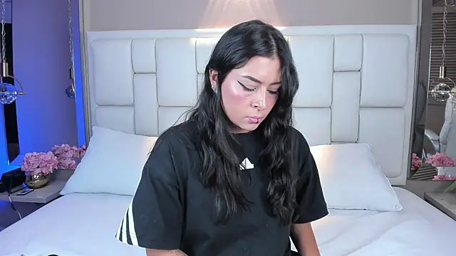 Snapshot of JessyEvans chatting on October 7, 2025, 7:48 pm JessyEvans online show from October 7, 2025, 7:48 pm