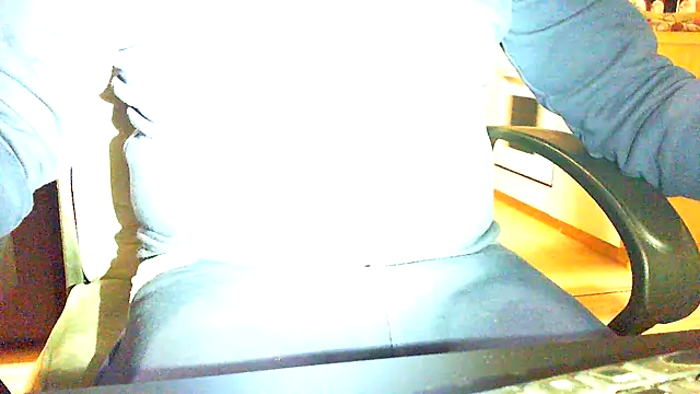 Snapshot of volfic@xh chatting on March 30, 2026, 12:23 am volficxh online show from March 30, 2026, 12:23 am