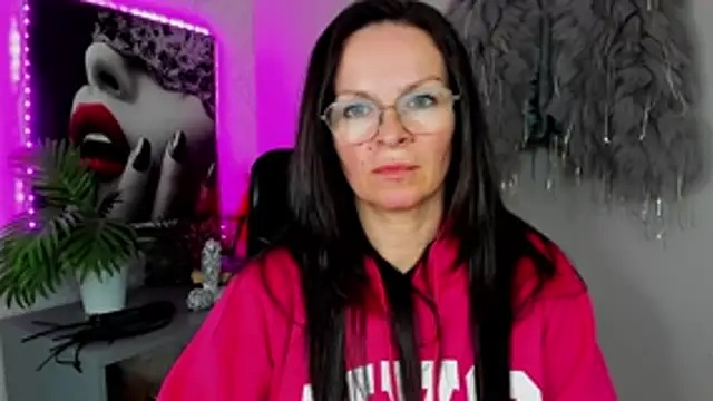 Snapshot of HelenLuxx chatting on April 9, 2026, 3:40 pm HelenLuxx online show from April 9, 2026, 3:40 pm