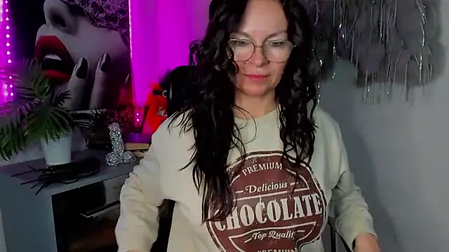 Snapshot of HelenLuxx chatting on March 28, 2026, 7:42 am HelenLuxx online show from March 28, 2026, 7:42 am