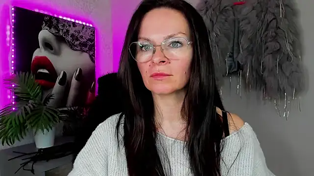 Snapshot of HelenLuxx chatting on April 8, 2026, 3:13 pm HelenLuxx online show from April 8, 2026, 3:13 pm