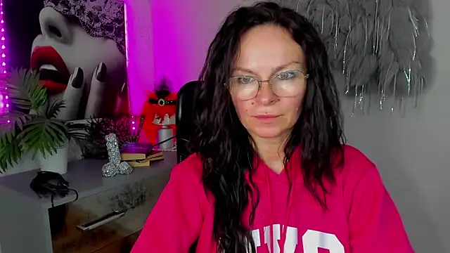 Snapshot of HelenLuxx chatting on March 27, 2026, 4:30 pm HelenLuxx online show from March 27, 2026, 4:30 pm