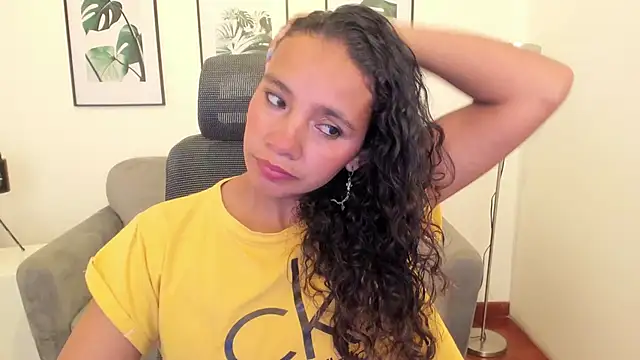 Snapshot of leslyflorez chatting on February 22, 2025, 9:04 pm leslyflorez online show from February 22, 2025, 9:04 pm