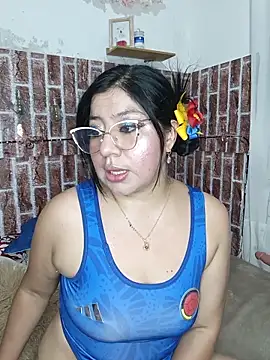 keterinjones--11 online show from June 18, 2026, 4:11 am