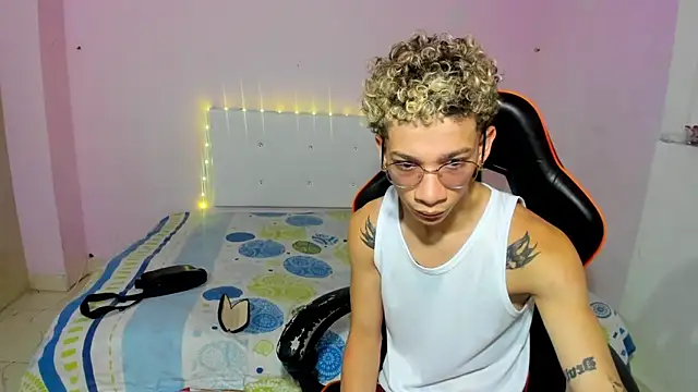 Snapshot of mateodeamjo chatting on November 5, 2025, 6:27 am mateodeamjo online show from November 5, 2025, 6:27 am